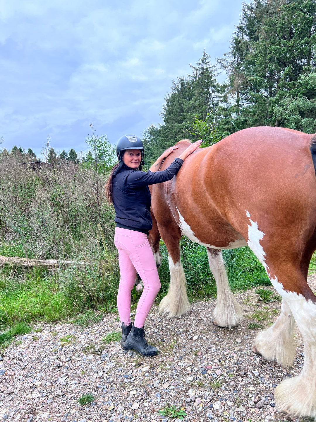Elgorre Ridebukser Nr. 08 – Pastel Pink  - Støt Brysterne 3. oktober
