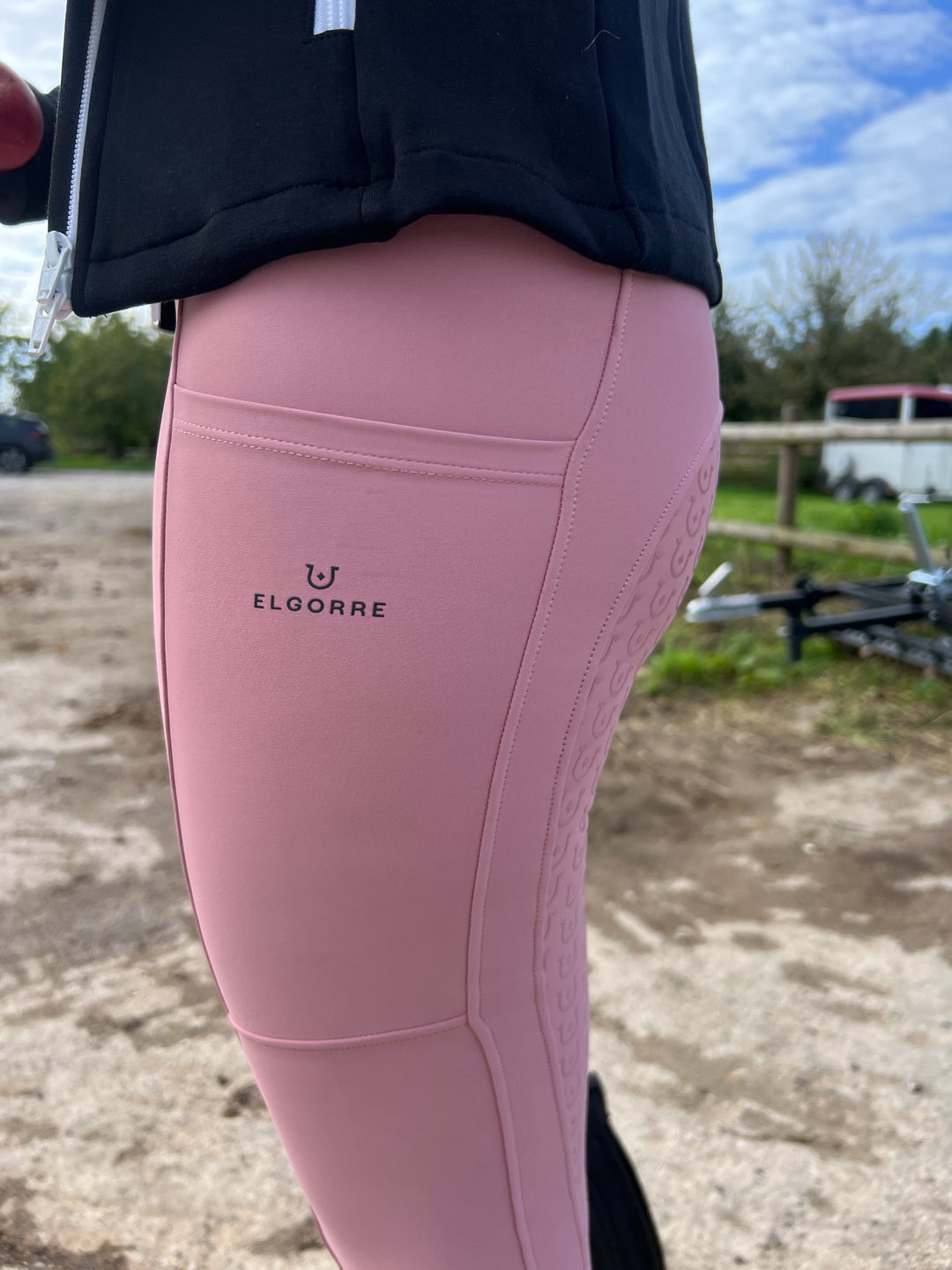 Elgorre Ridebukser Nr. 08 – Pastel Pink  - Støt Brysterne 3. oktober
