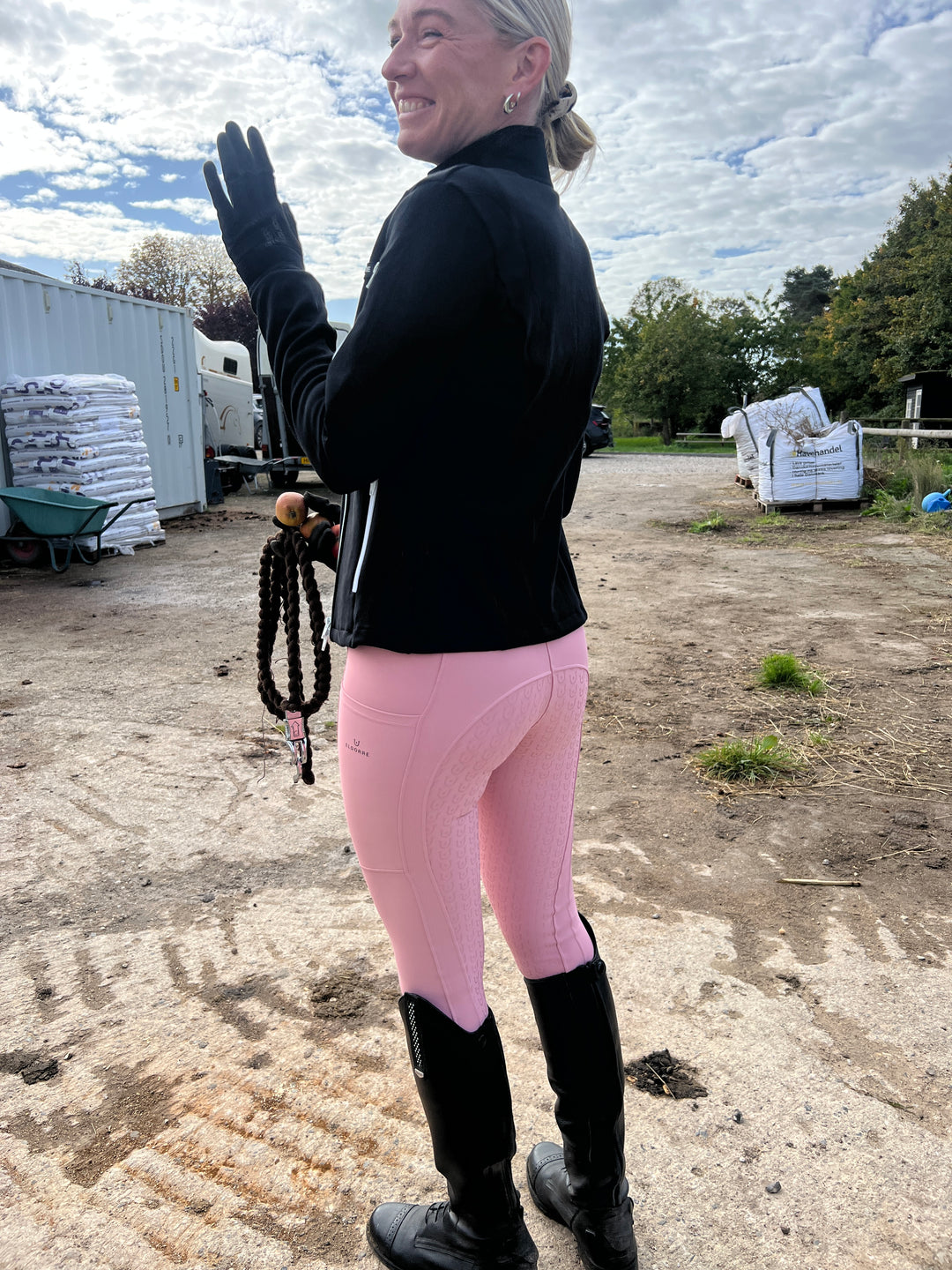 Elgorre Ridebukser Nr. 08 – Pastel Pink  - Støt Brysterne 3. oktober
