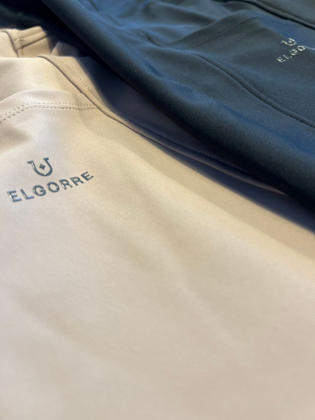 Ny ridebuks kollektion på vej - mange farver. Kommer på lageret Q1 2026